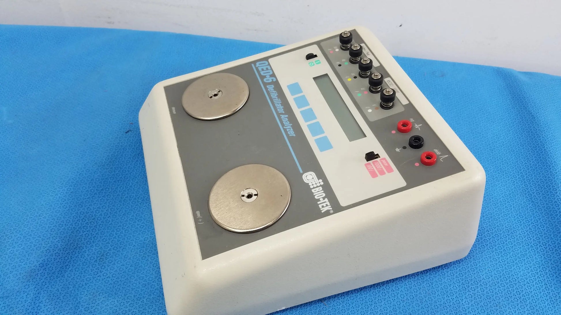 Bio-Tek QED-6 Defibrillator Analyzer