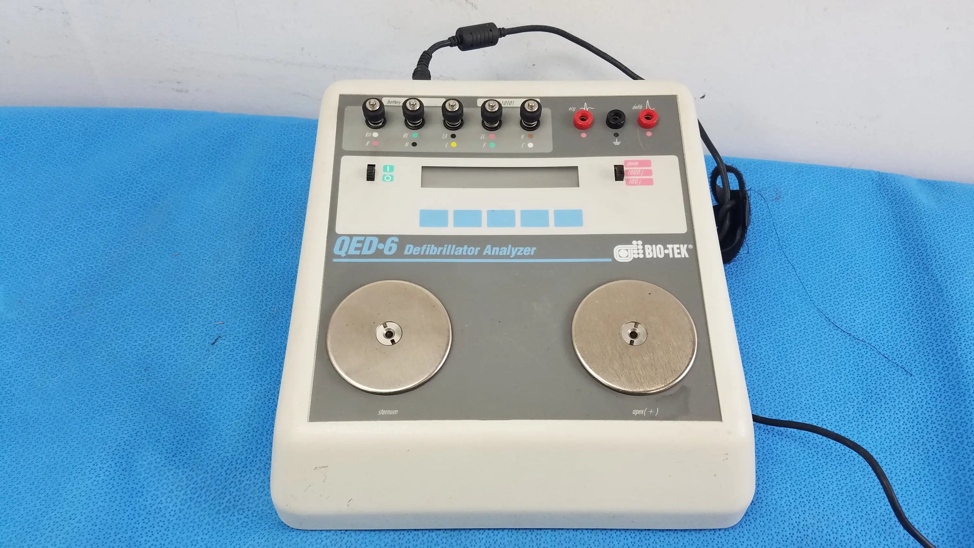 Bio-Tek QED-6 Defibrillator Analyzer