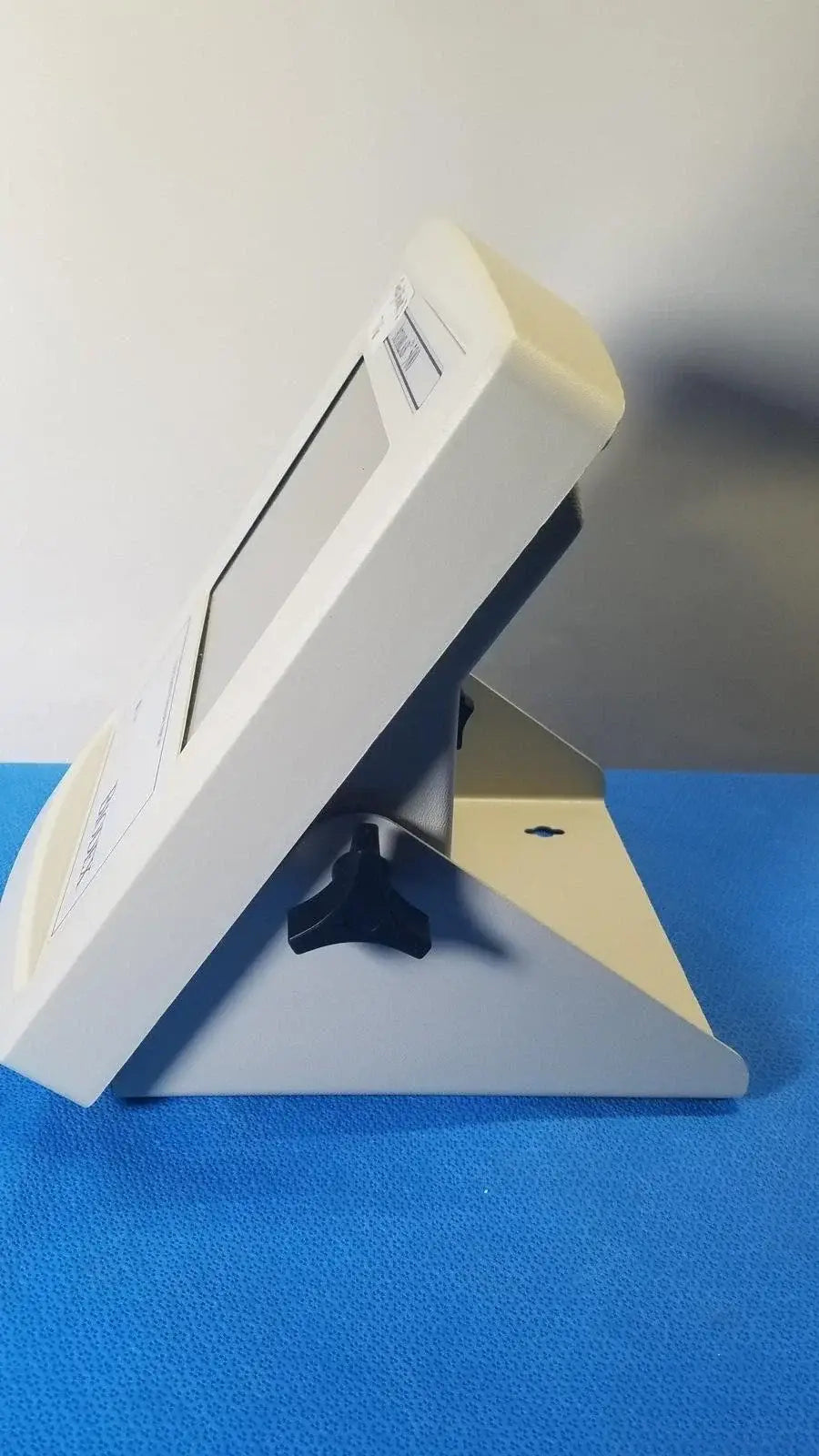 White and beige touchscreen display unit with triangular stand of biodex 086-330 atomlab 500 dose calibrator for reuse medical equipment