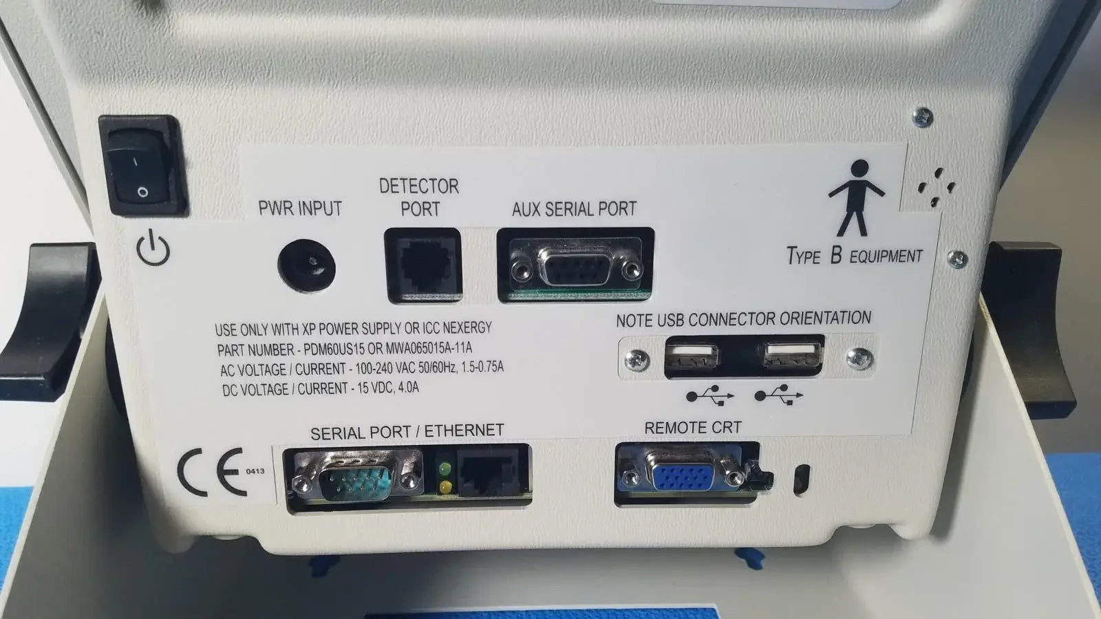 White industrial-grade Biodex 086-330 Atomlab 500 dose calibrator back with usb serial and ethernet ports for medical equipment reuse