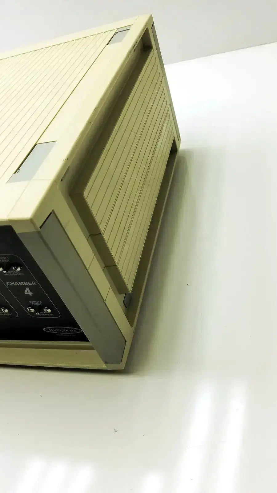Beige plastic biospherix oxycycler a84xov dynamic o2 controller with vertical slats and black chamber 4 control panel