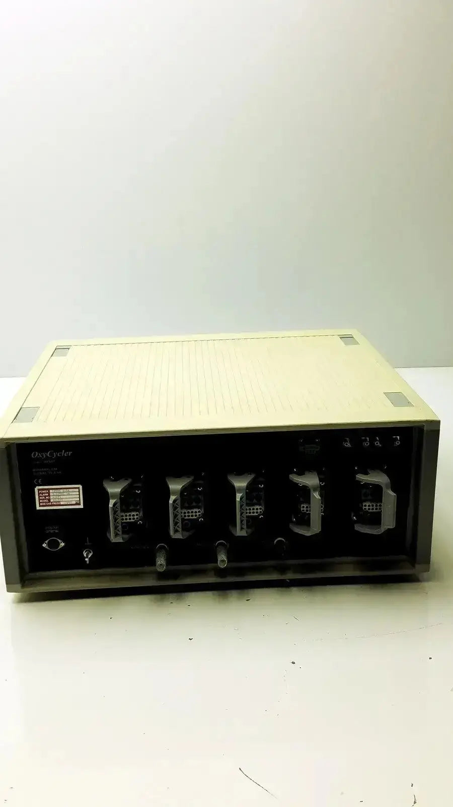 Beige and black biospherix oxycycler a84xov dynamic o2 controller with rectangular chassis and four vertical connectors g-ab5-15d