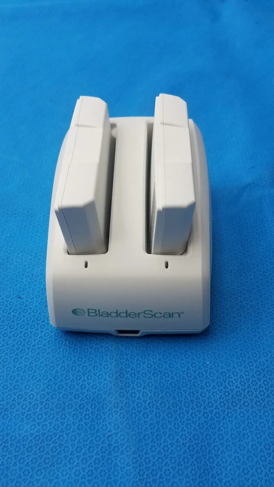 BladderScan Battery Charger 0570-0193 With 2X Batteries