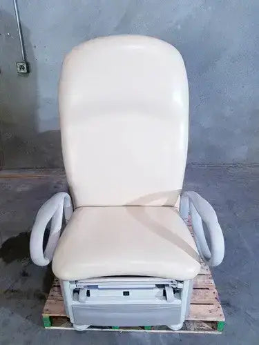 Brewer Access High/Low Model 6501 Power Exam Table with Stirrups And Foot Pedal