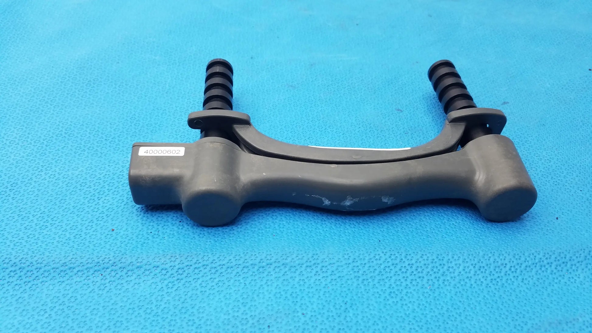 Black plastic handle with two threaded rods on top of BTE Technology hydraulic hand dynamometer for grip measurement