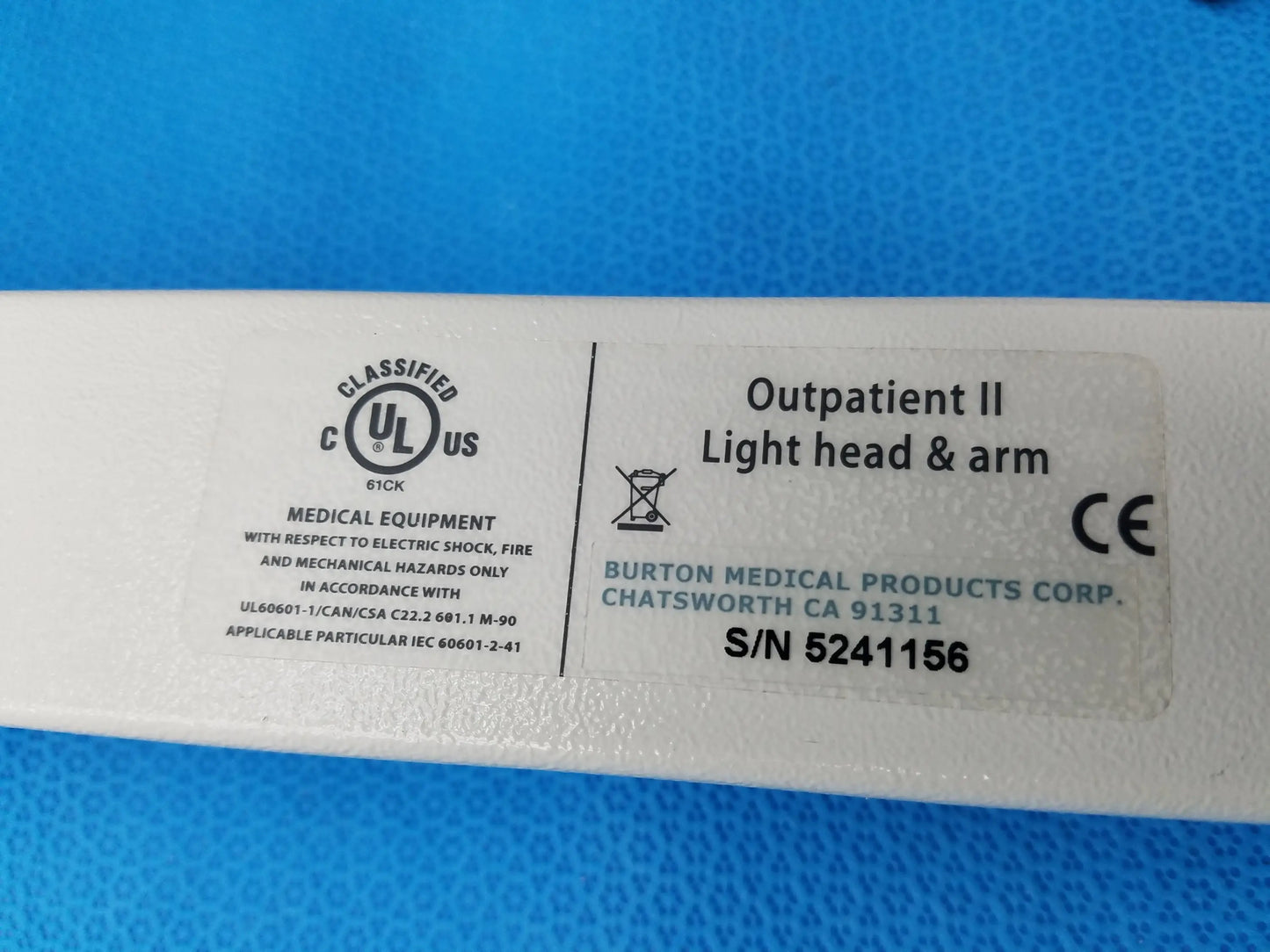White plastic outpatient ii light head and arm medical equipment by burton medical products for reuse medical equipment use