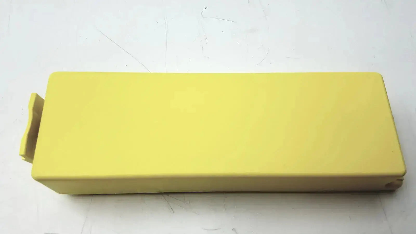 Bright yellow cardiac science intellisense lithium battery with raised lid for powerheart g3 aed model 9146-302