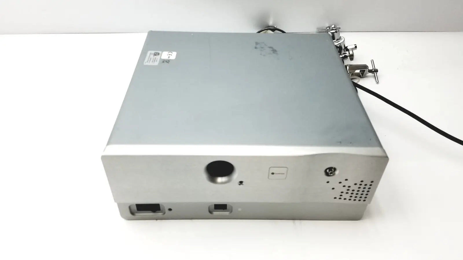 Carefusion Vmax Encore Analyzer with Western Medical Compressed Gas Regulators