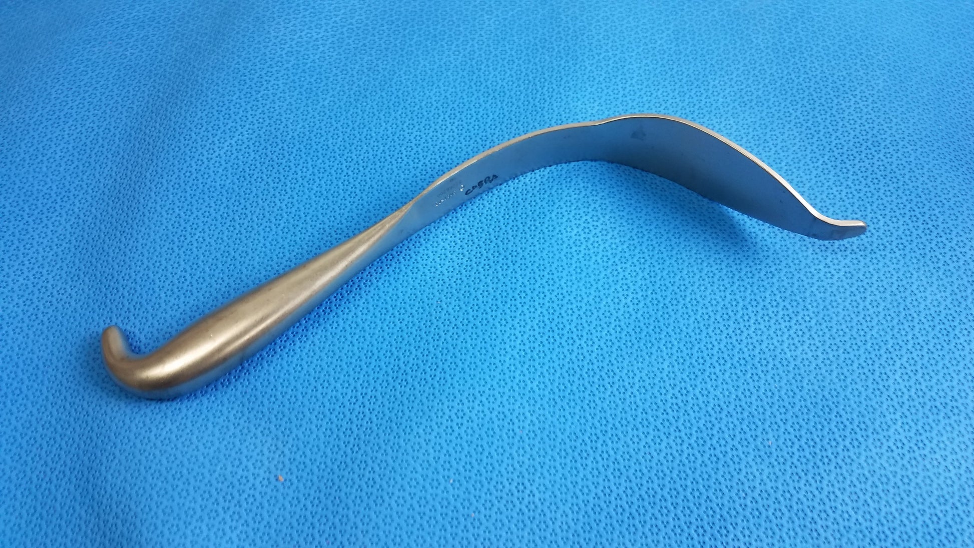 Cobra Retractor Wide Smooth Pointed Tip 3081-03 Surgical Instrument