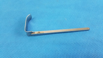 Codman 50-4575 Surgical Kelly Retractor Blade