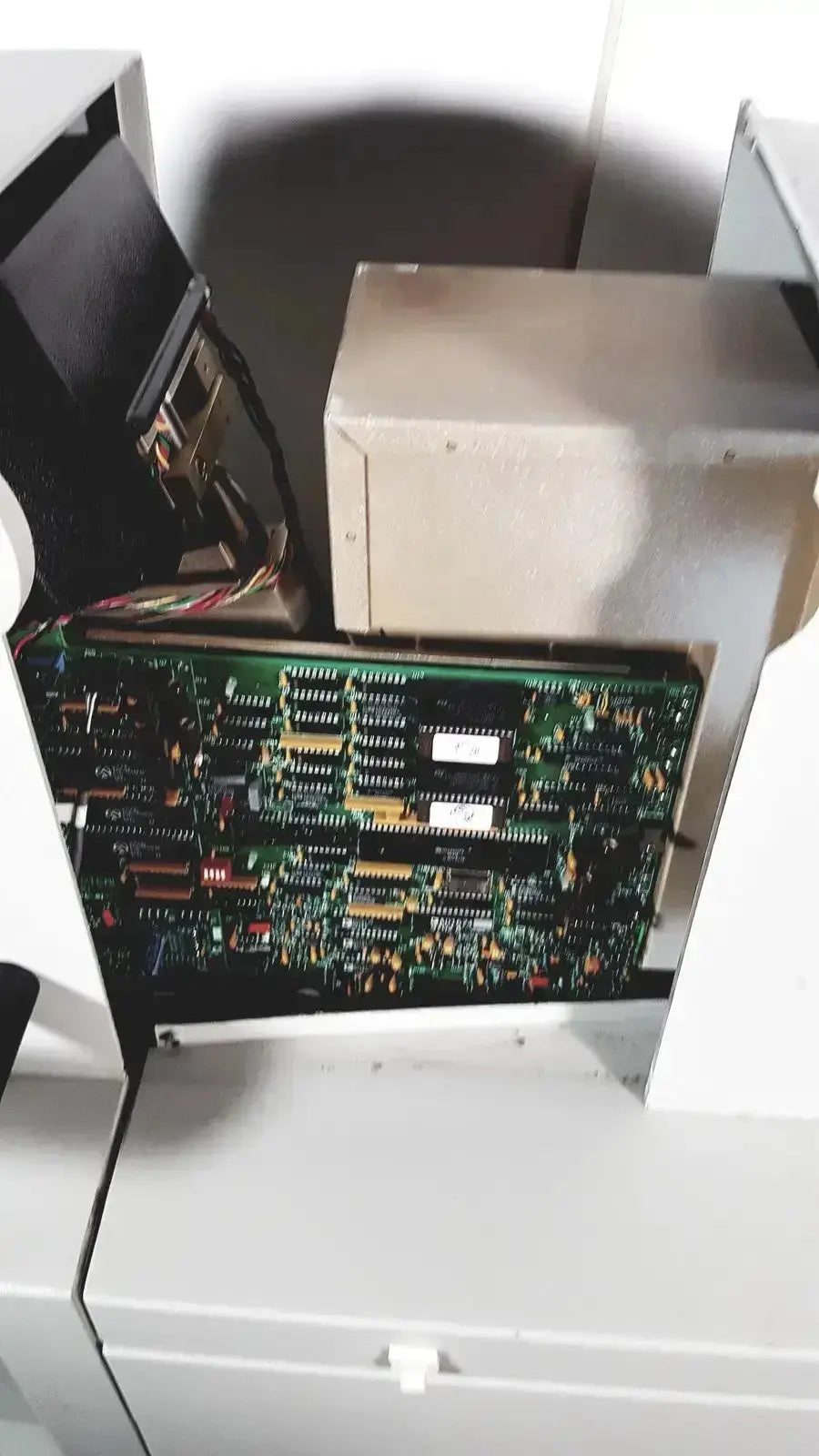 Green circuit board with integrated circuits and connectors on the back side of coherent novus omni opthalmic laser system