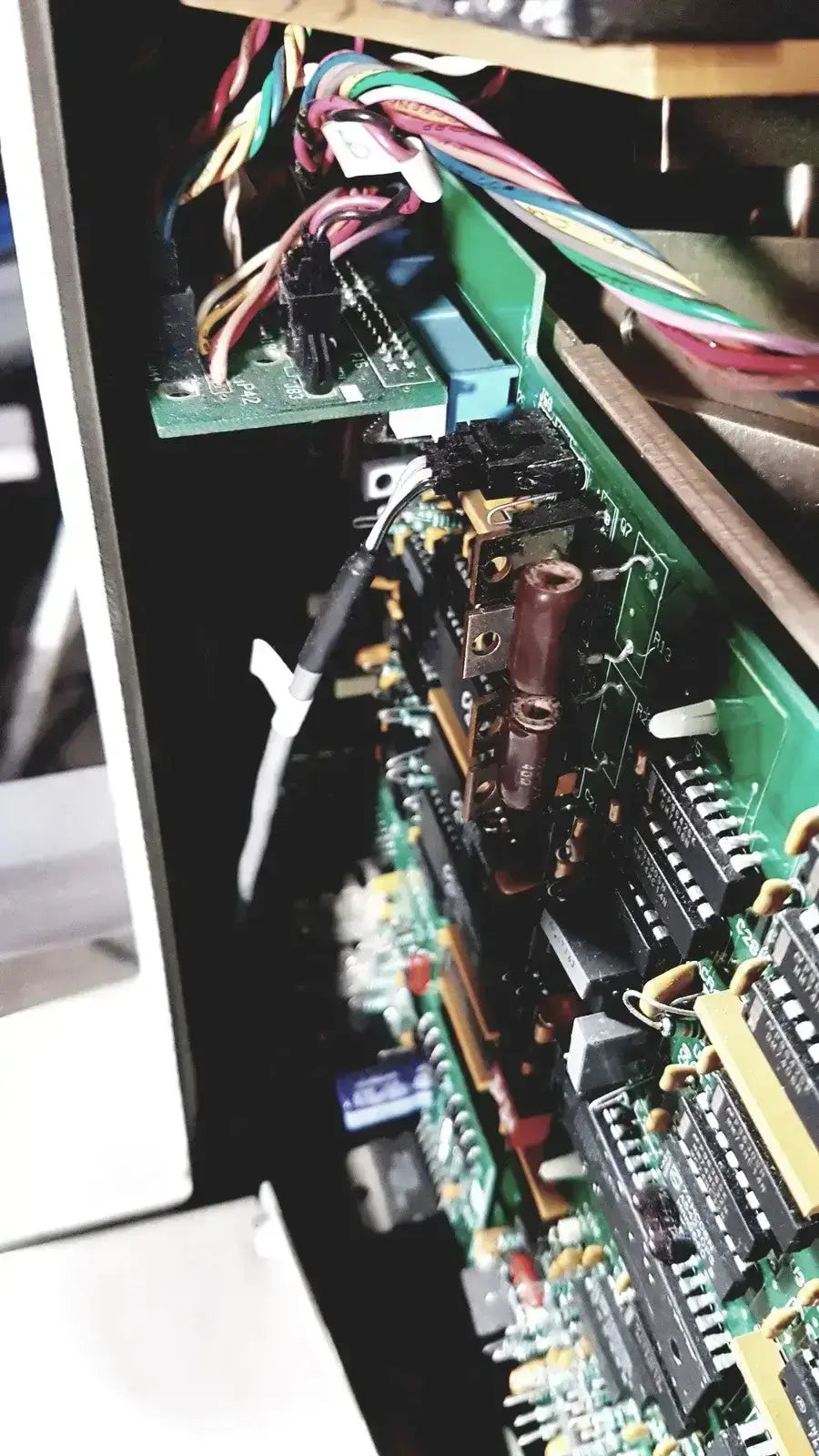Green circuit board with black integrated circuits and multicolored wires in coherent novus omni opthalmic photocoagulation laser system