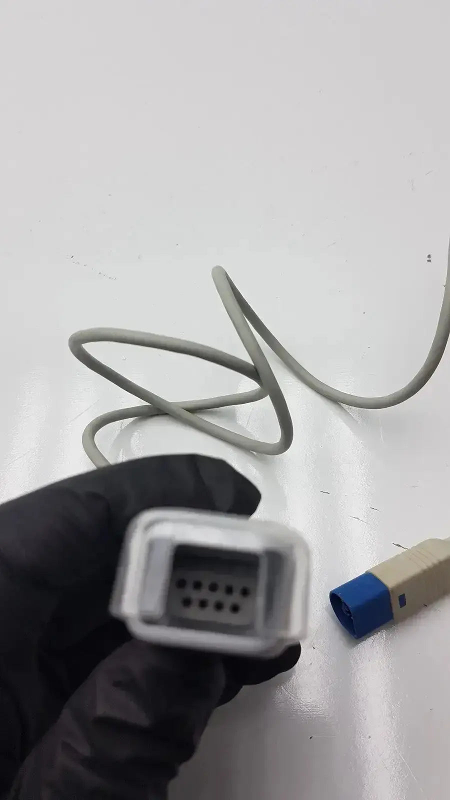 Gray compatible drager spo2 extension cable with white multi-pin rectangular connector for spo2 extension use
