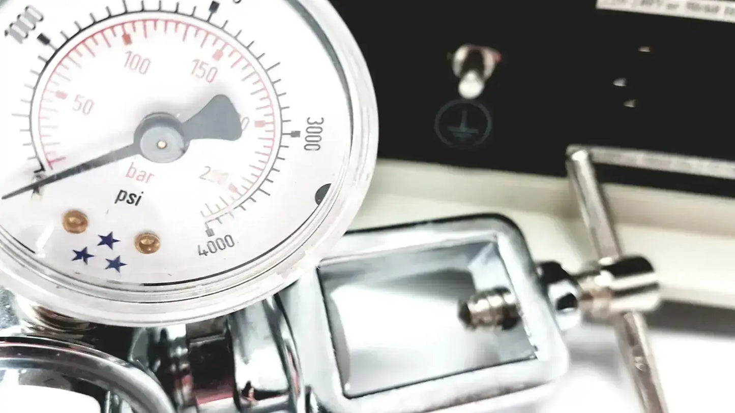 Chrome finished pressure gauge with white psi bar dial and blue stars for cosmed quark b2 pulmonary gas exchange