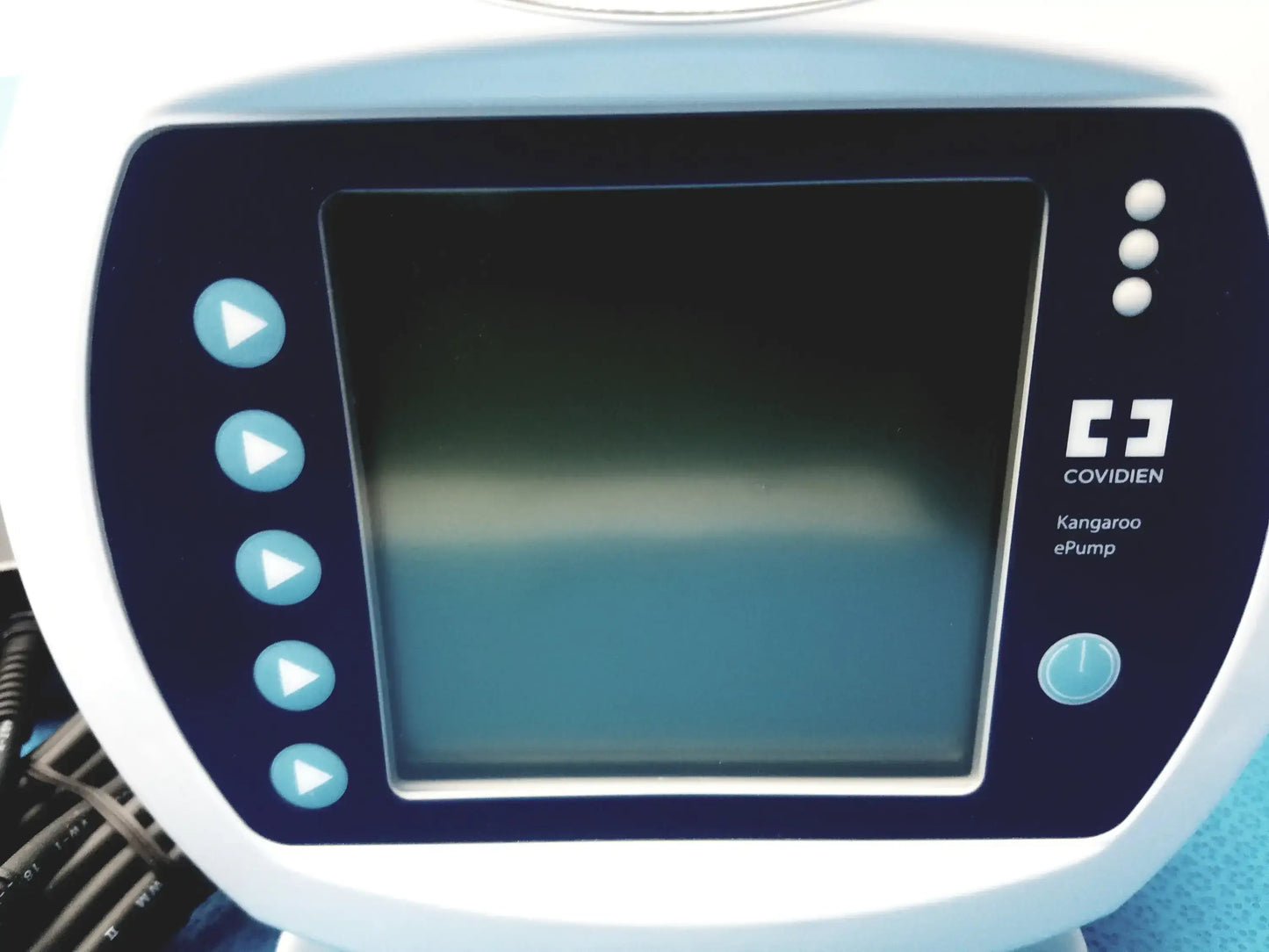 Covidien Kangaroo Enteral Feeding ePump With Pole Clamp and Power Supply