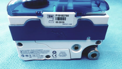 Blue and white covidien kangaroo joey enteral feed and flush pump with transparent blue top cover and pole clamp