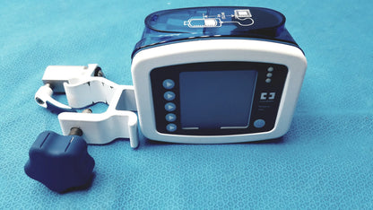 White and blue covidien kangaroo joey enteral feed and flush pump with pole clamp control buttons and digital screen