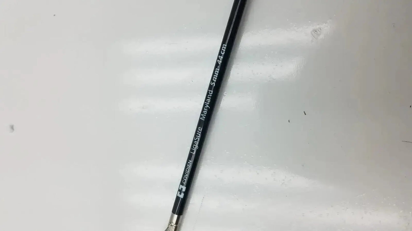 Black covidien ligasure maryland 5mm cable 44 cm long for precise surgical sealing and dividing procedures