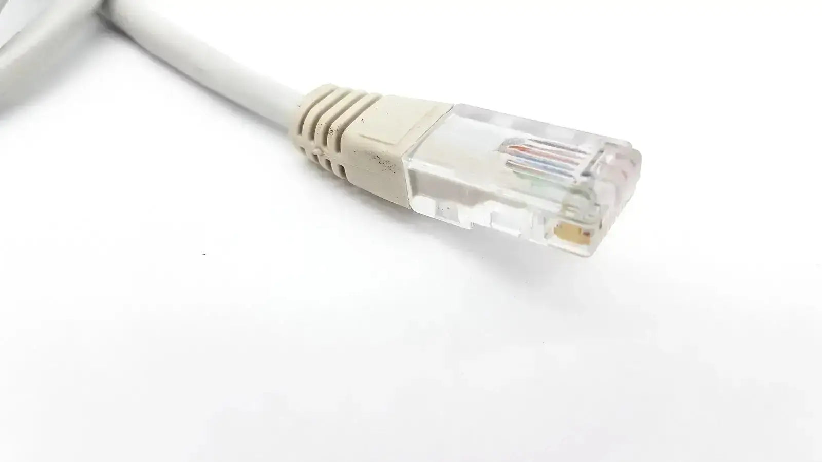 White Datex-Extension mon aic network cable with clear plastic connector and beige strain relief, 6m length network cable
