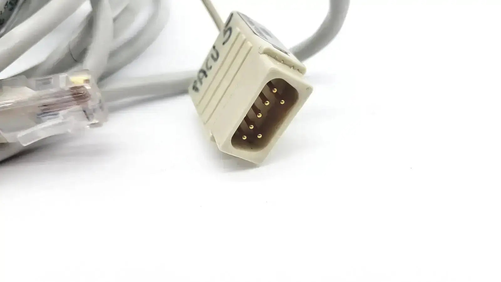 Beige 9-pin d-sub network cable with gold-plated contacts and gray cable for mon aic network 6m length