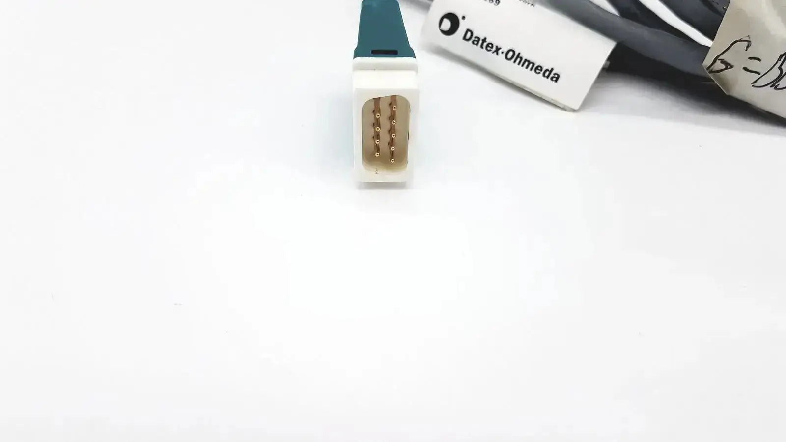 White and teal Datex Ohmeda mon ic network cable with gold-colored pins 10ft length model 885269 connector