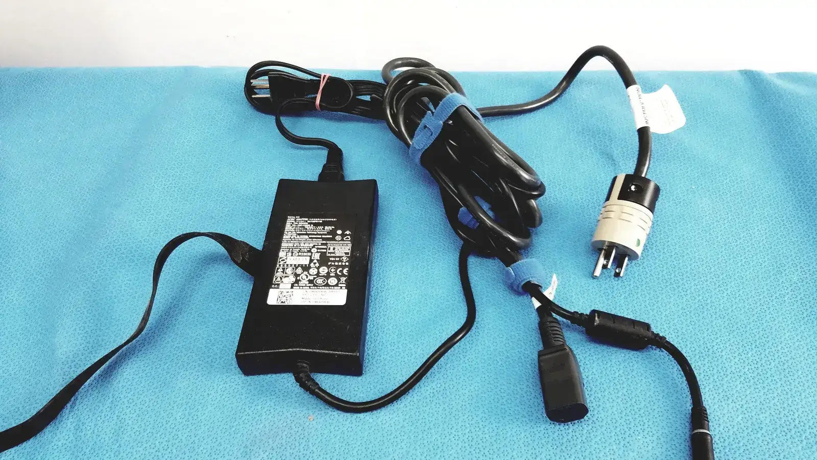 Dell 130W DA130PE1-00 AC Power Adapter CN-0WRHKW-48661-55J-CF1J-AO2