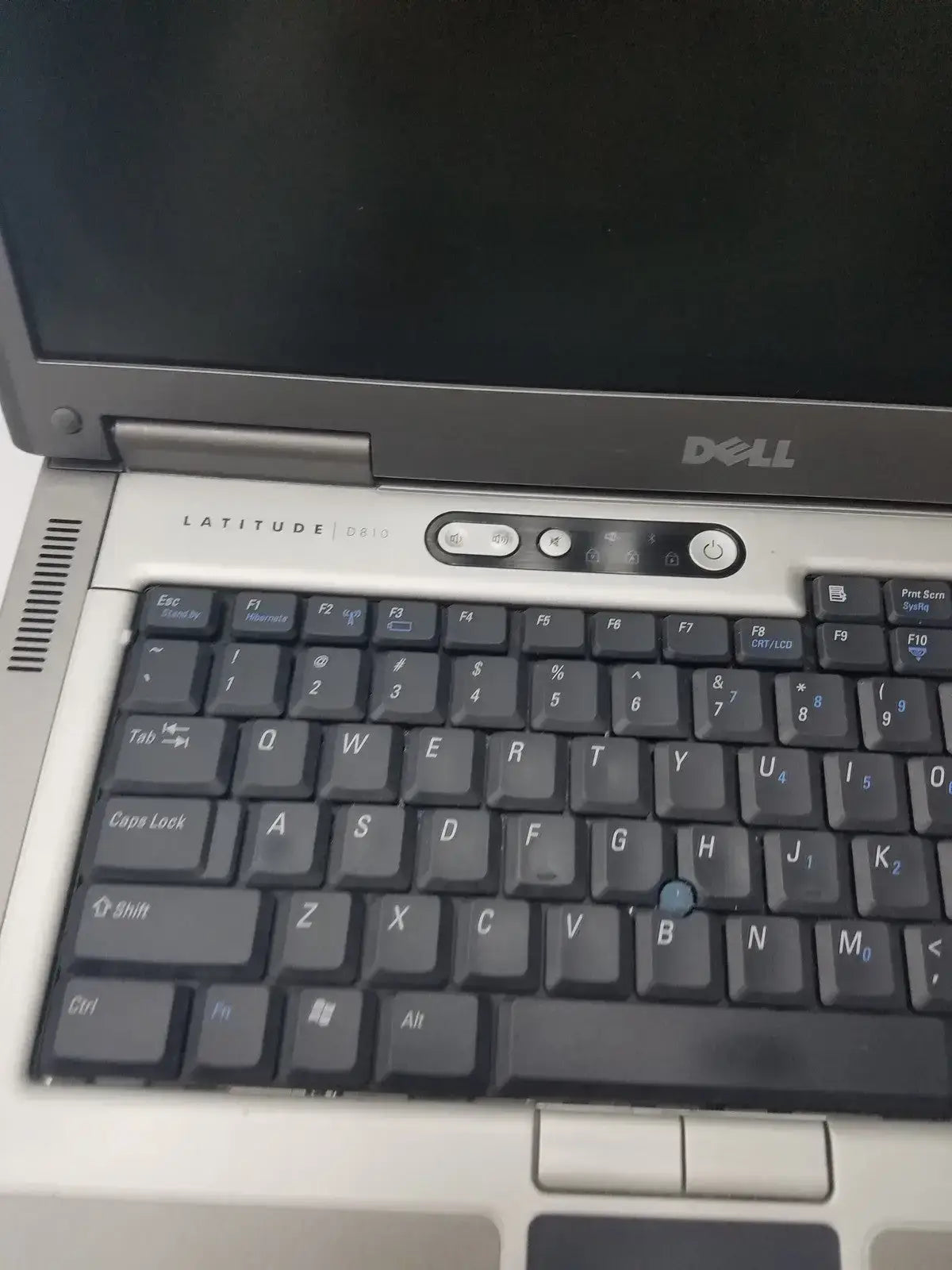 Dell Latitude D810 Intel Inside Centrino Model PP15L - Laptop Computer