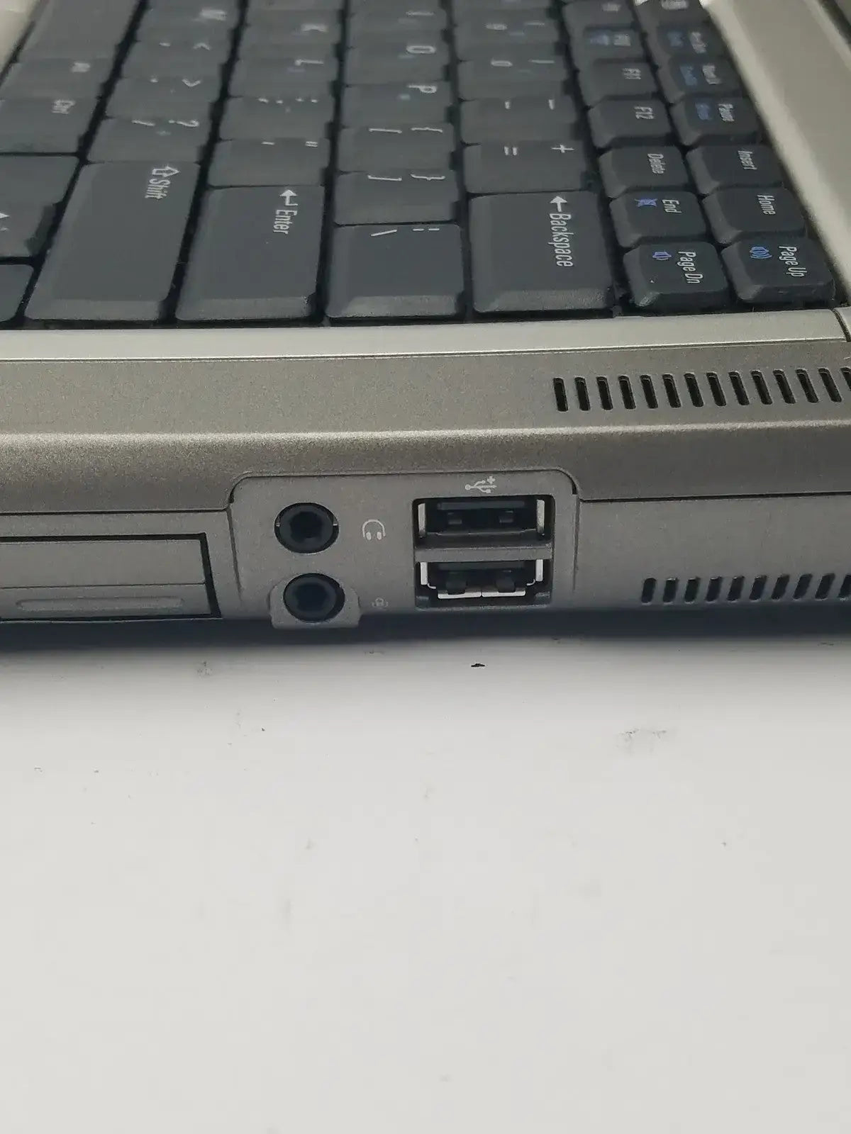 Dell Latitude D810 Intel Inside Centrino Model PP15L - Laptop Computer