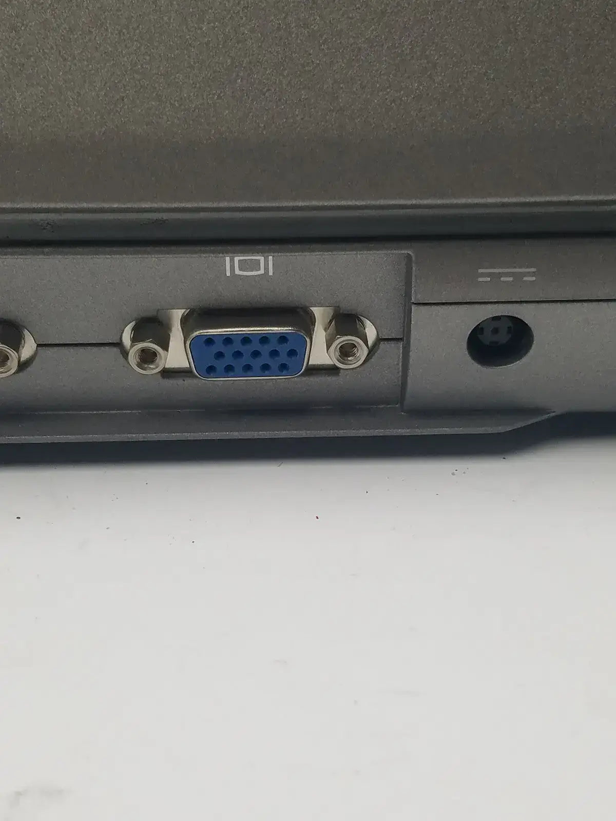 Dell Latitude D810 Intel Inside Centrino Model PP15L - Laptop Computer
