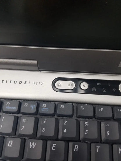 Dell Latitude D810 Intel Inside Centrino Model PP15L - Laptop Computer