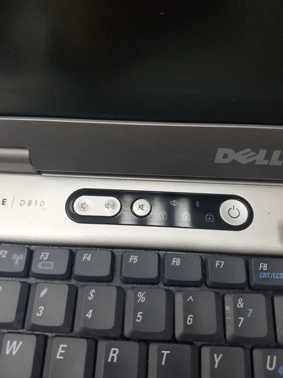Dell Latitude D810 Intel Inside Centrino Model PP15L - Laptop Computer