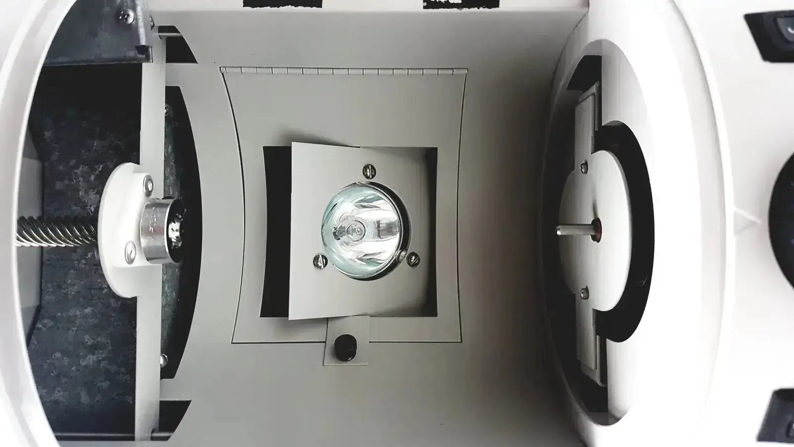 White industrial-grade dentsply triad 2000 visible light cure system with central circular light for trubyte curing