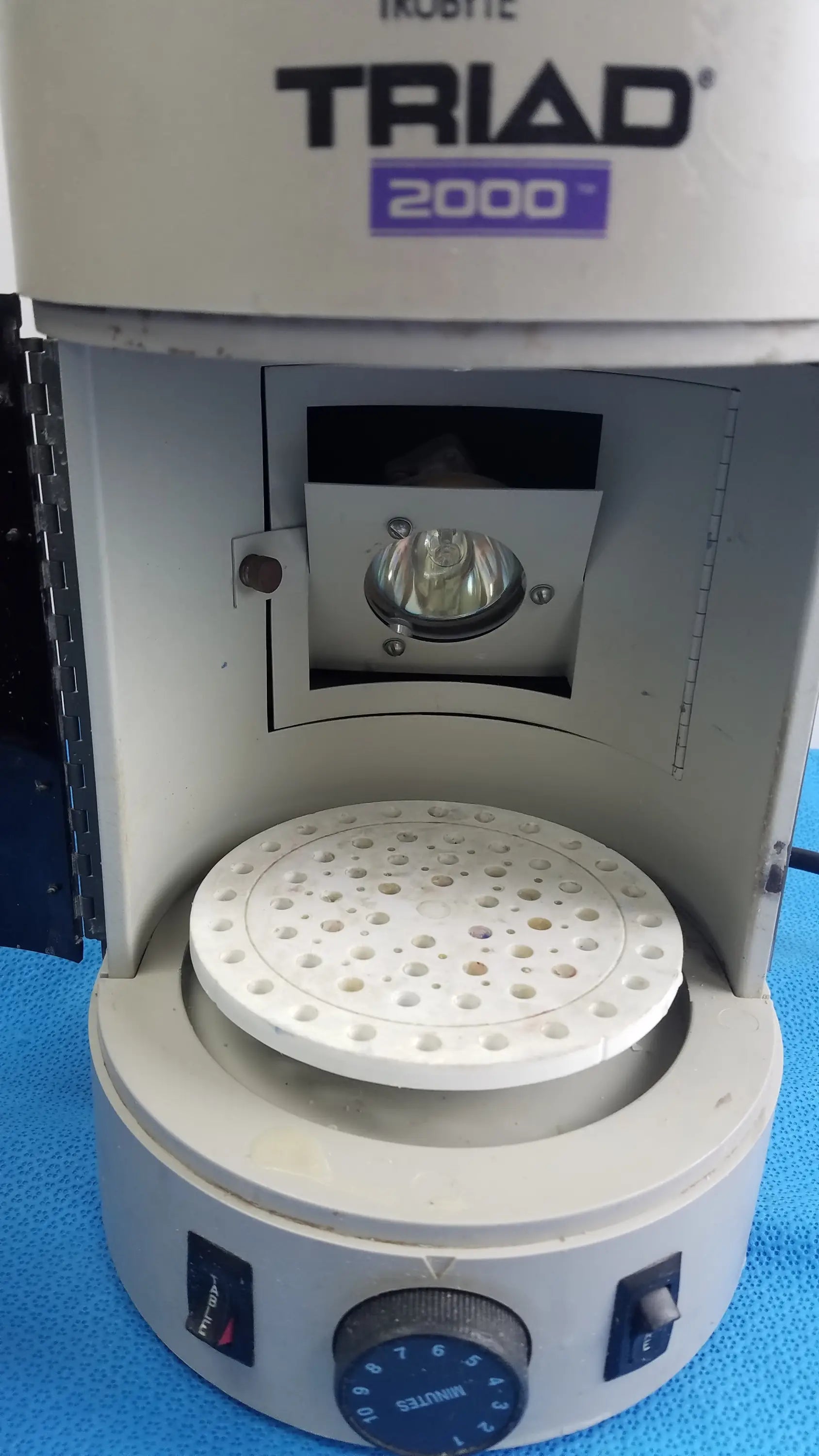 Dentsply Trubyte Triad 2000 Visible Light Curing System