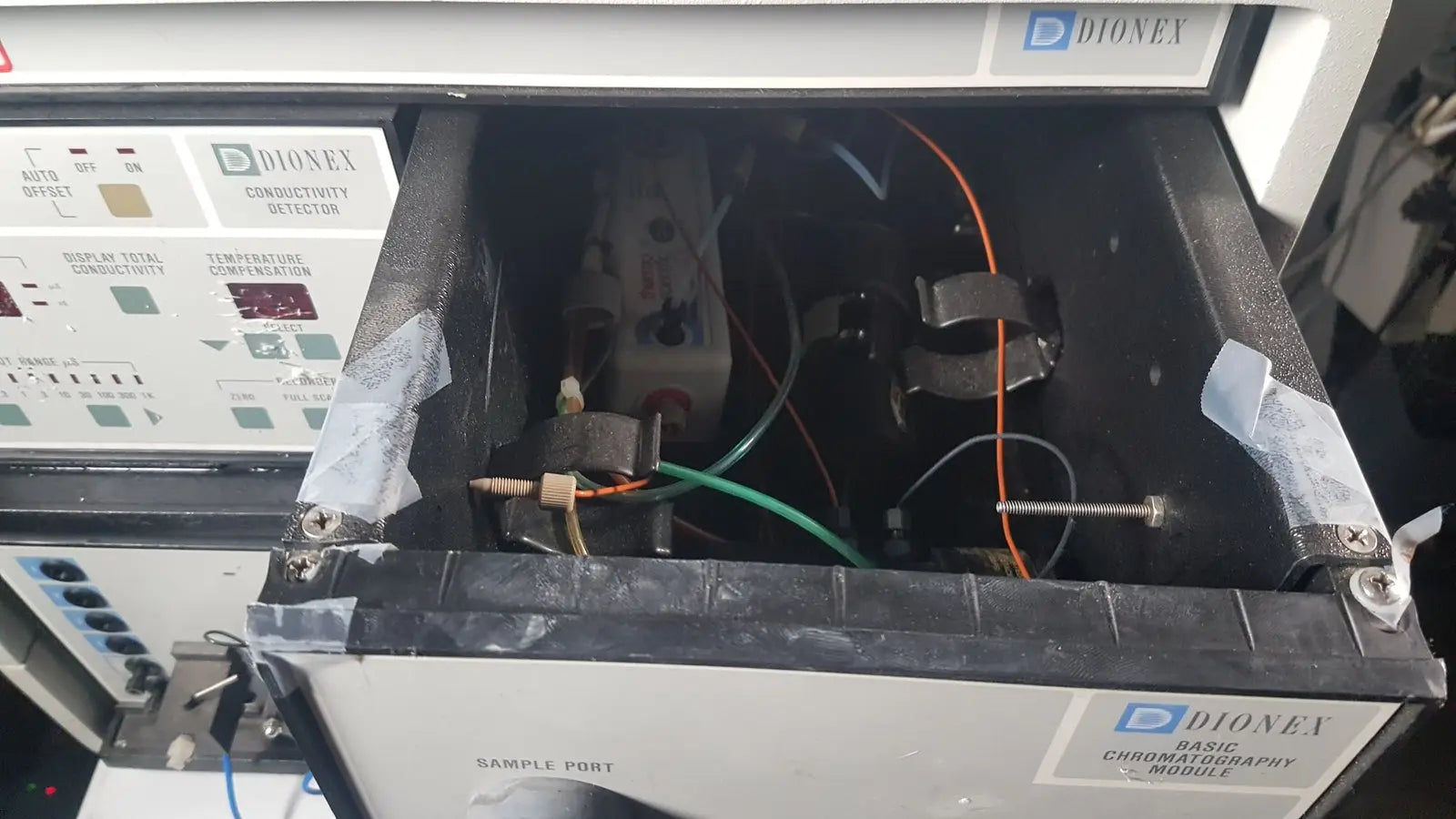 Dionex Basic Chromatography Module CHB