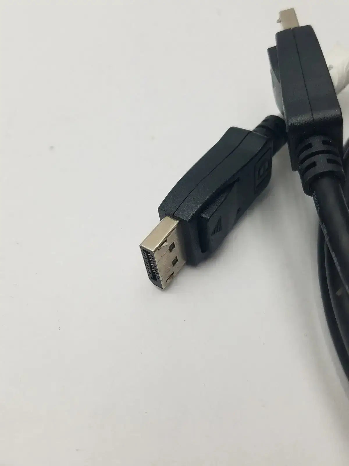 Displayport Cable (DP) E465667 AWM STYLE 20275 VW-1 30V Gelinte - DisplayPort
