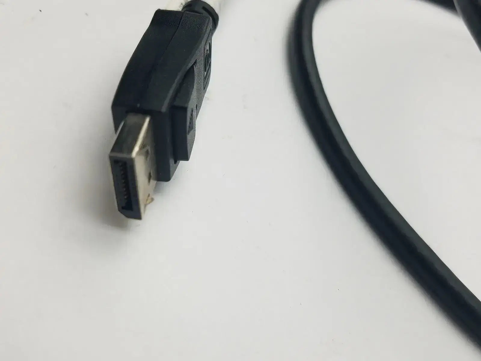Displayport Cable (DP) E465667 AWM STYLE 20275 VW-1 30V Gelinte - DisplayPort