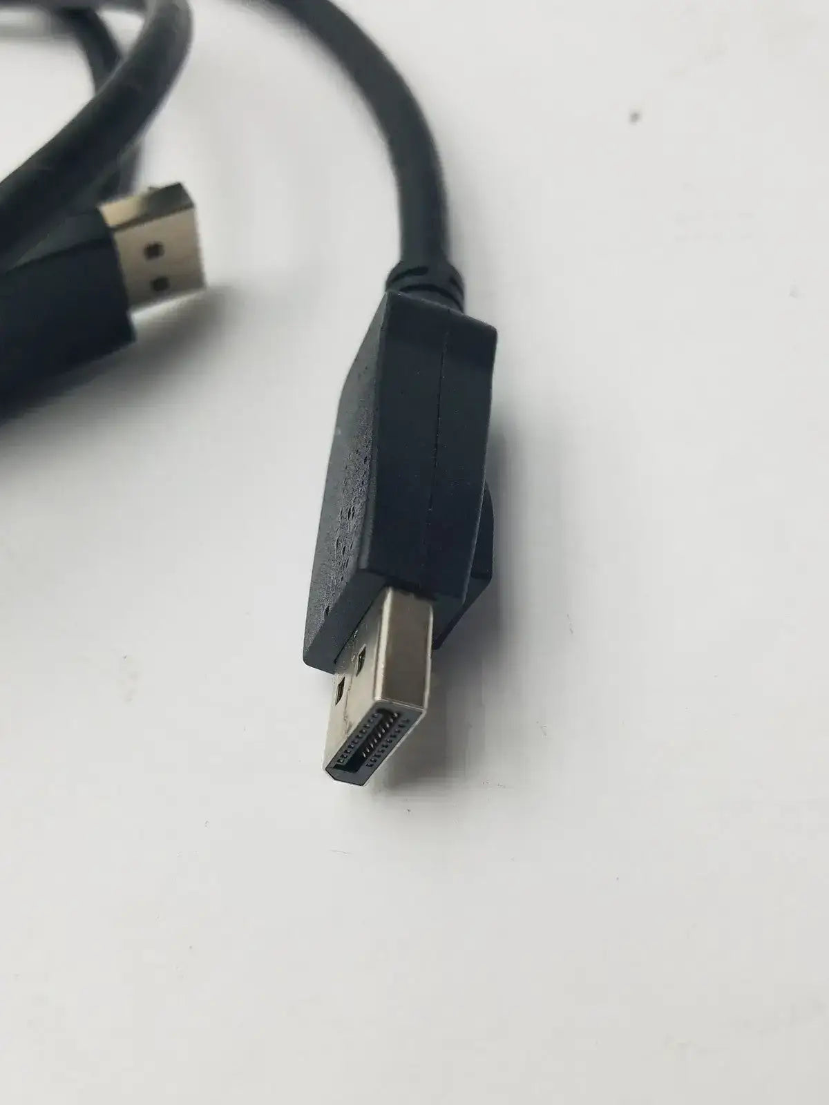 Displayport Cable (DP) E465667 AWM STYLE 20275 VW-1 30V Gelinte - DisplayPort