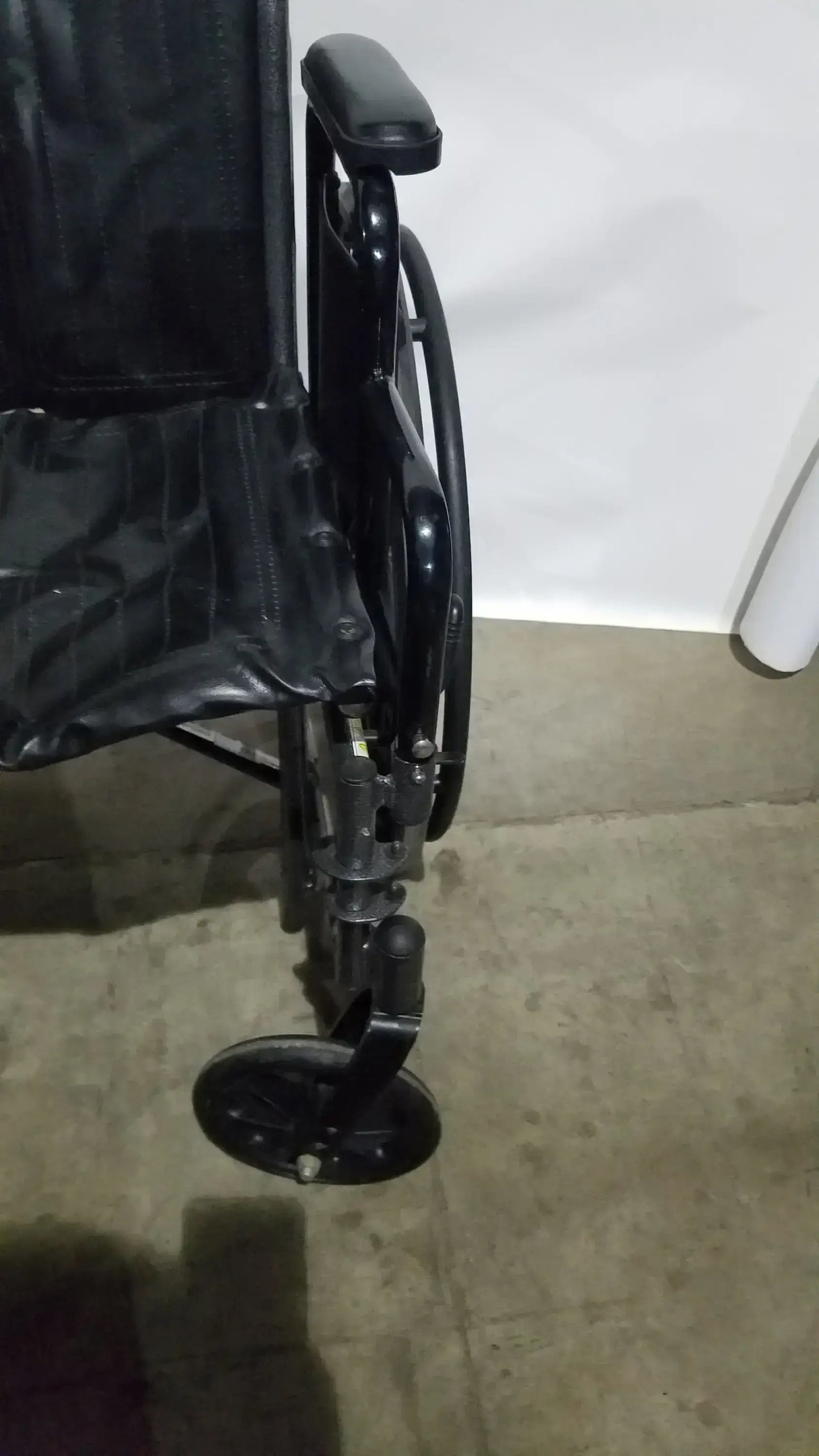 Drive Medical Silver Sport 2 Folding Wheelchair Lightweight Black Cushion Seat