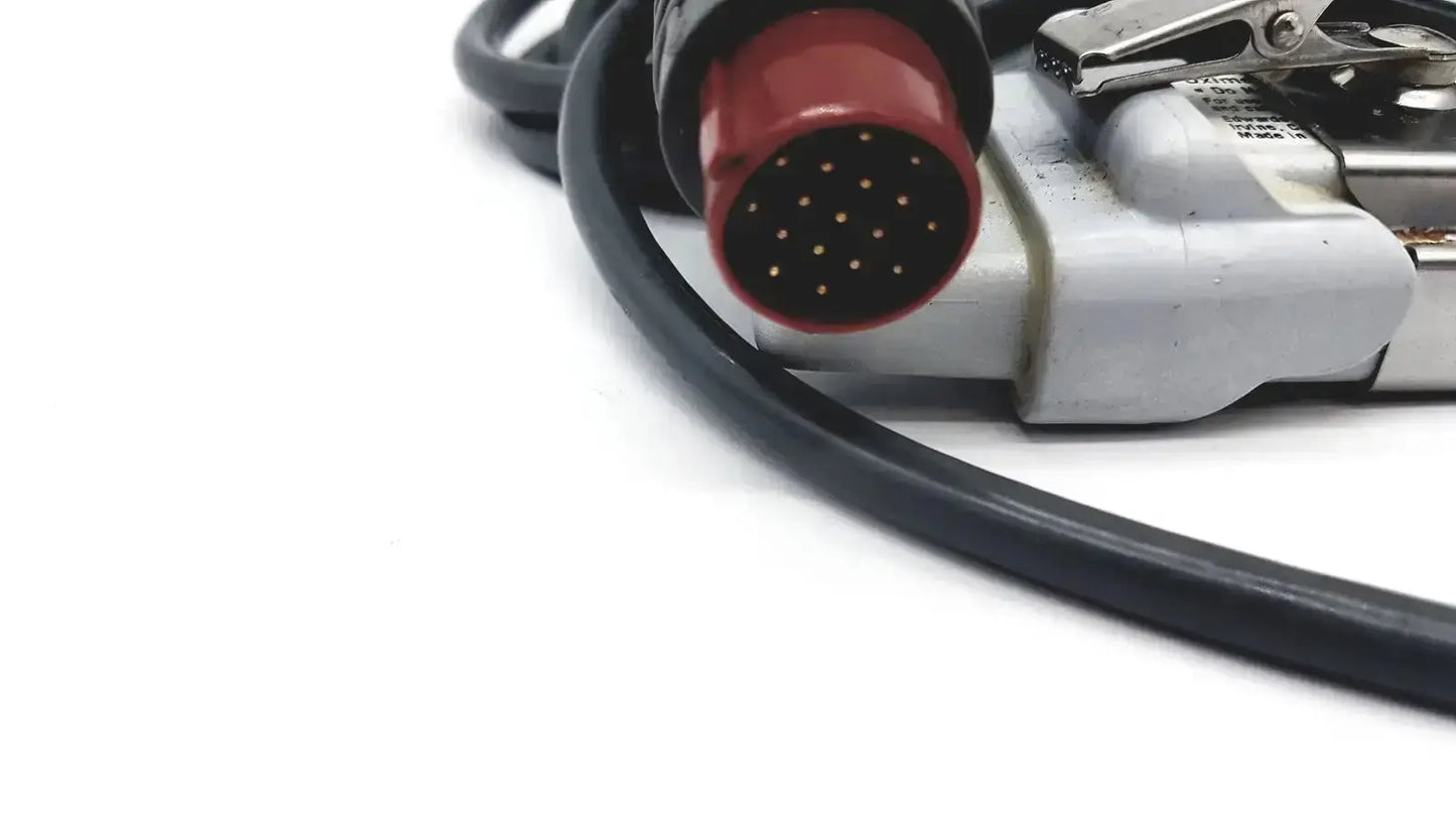 Red and black edwards lifesciences om2 oximetry optical module cable adapter with circular array of metallic pins