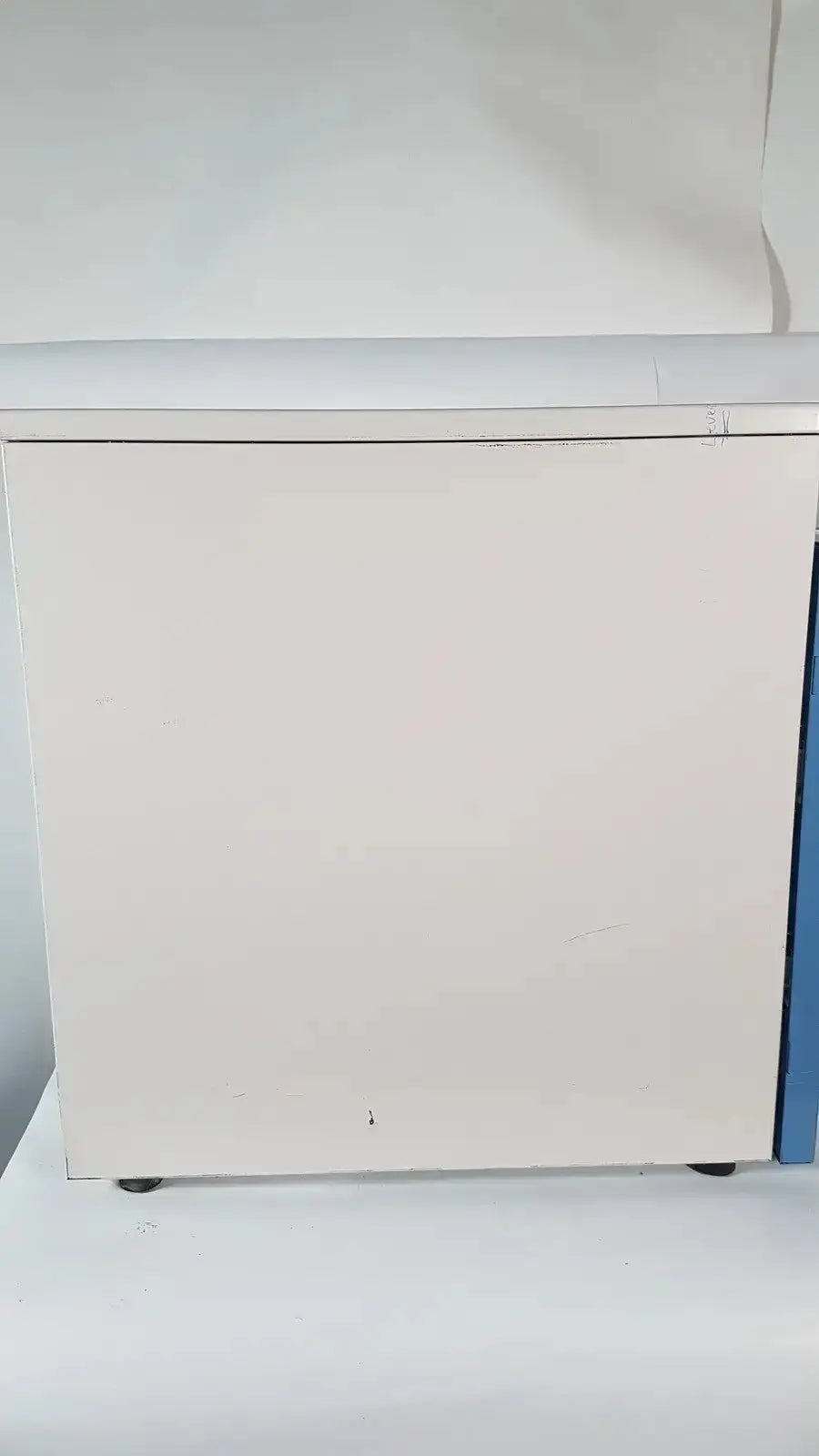 Enthermics blanket warming cabinet dc250 with white body, blue side panel, and black feet for efficient blanket warming