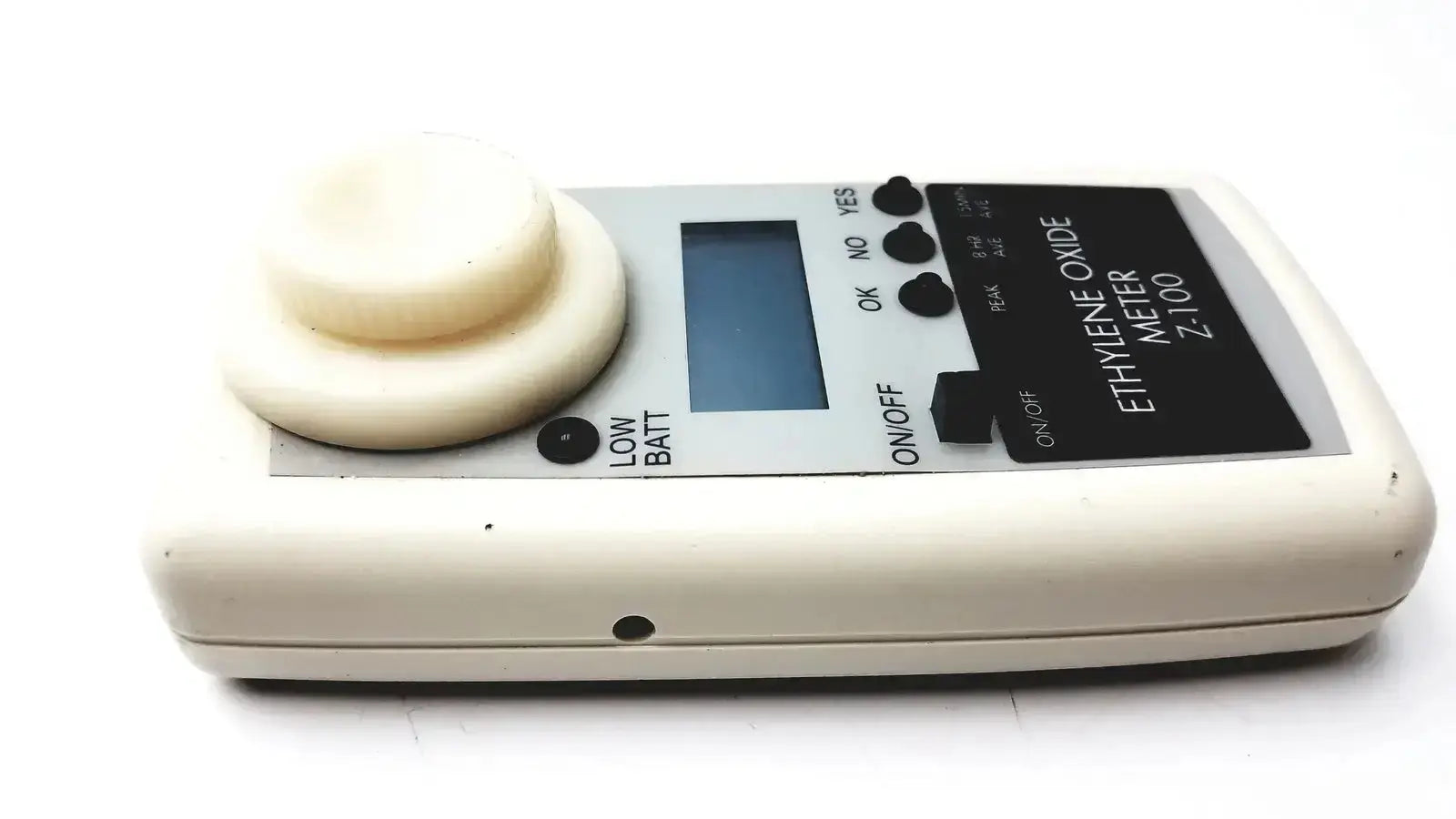 Cream-colored plastic environmental sensors Z100 ethylene oxide meter with digital display and rotary dial for oxide measurement