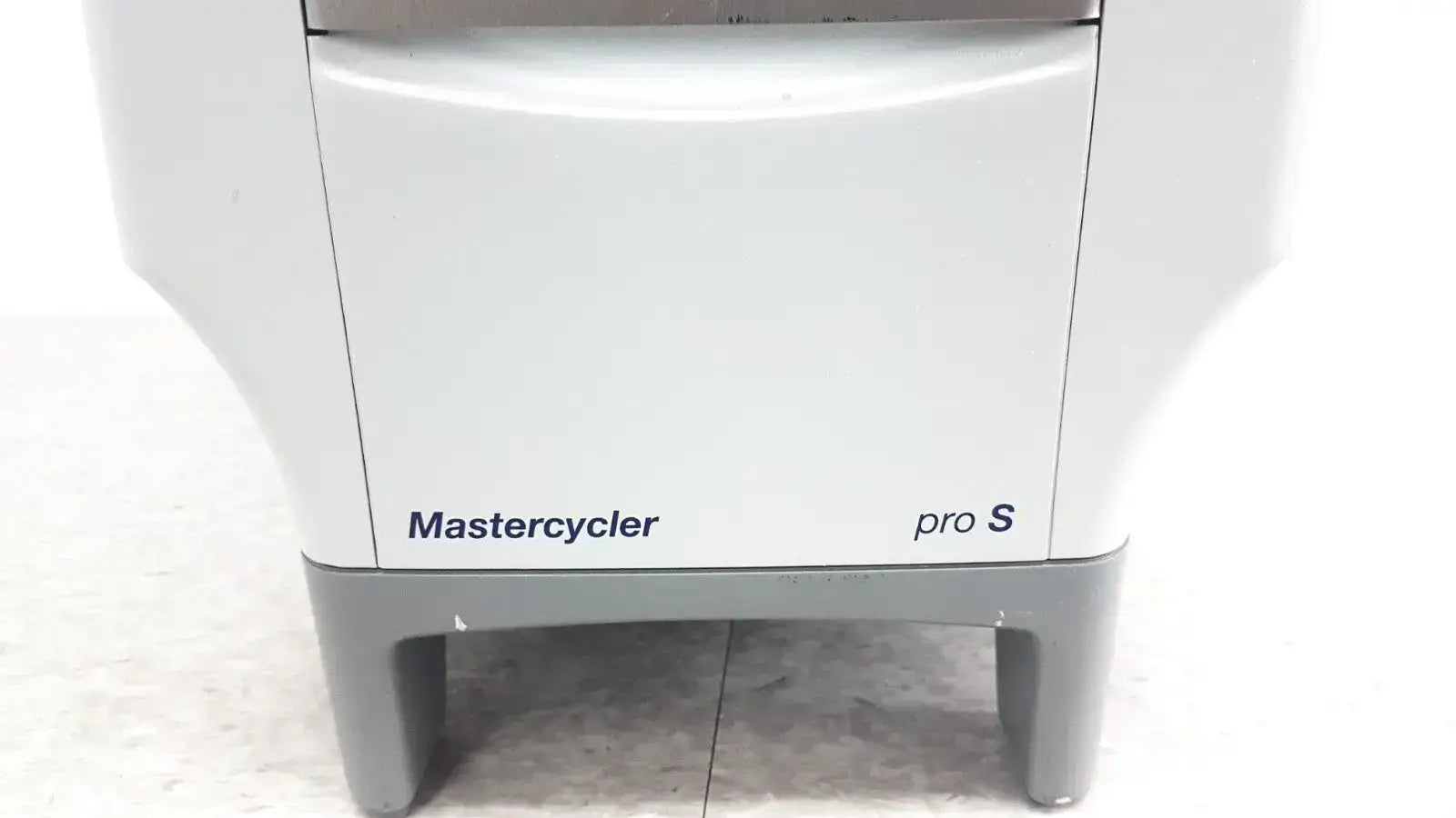 Eppendorf 6325 High-Performance Centrifuge for Lab Sample Separation - Laboratory