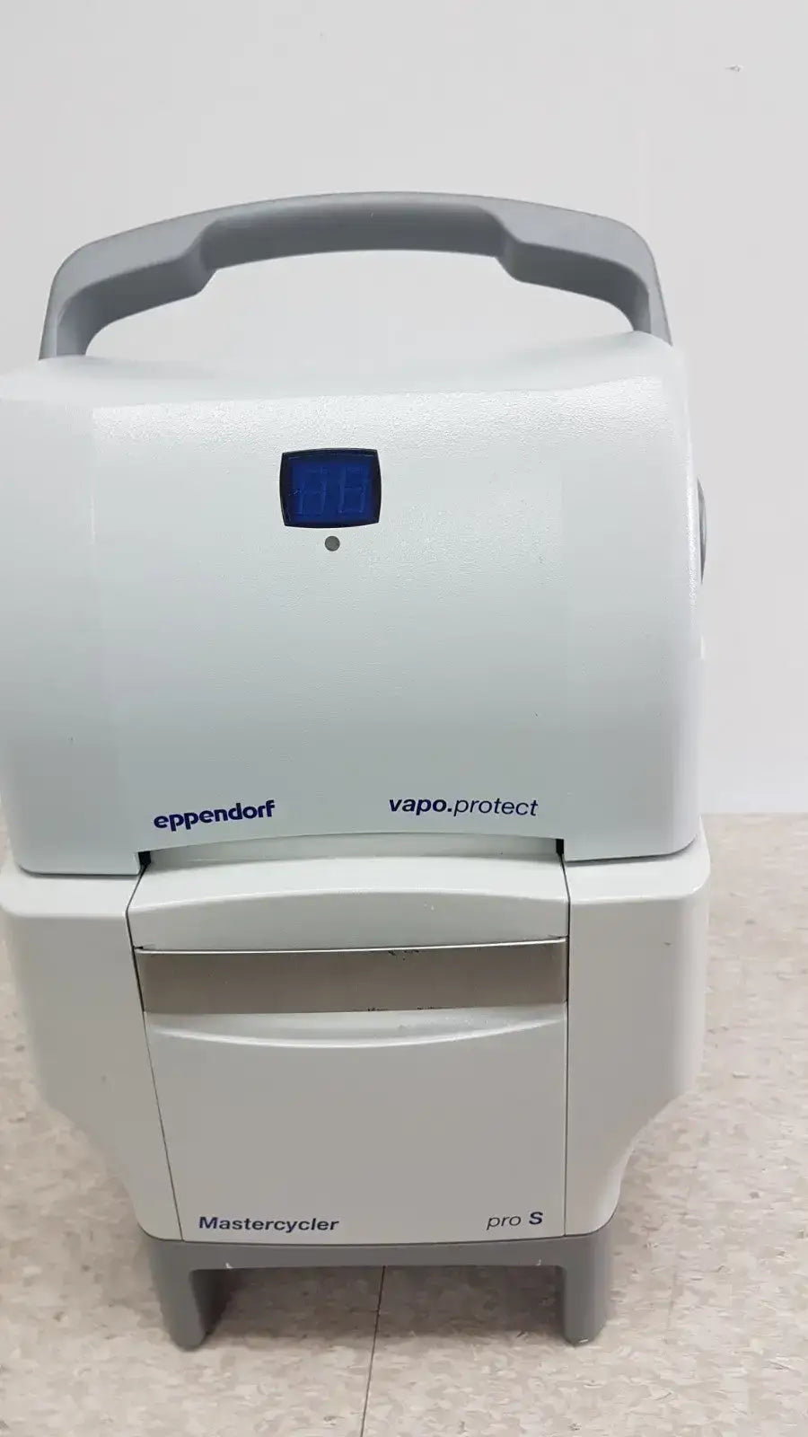 Eppendorf 6325 High-Performance Centrifuge for Lab Sample Separation - Laboratory