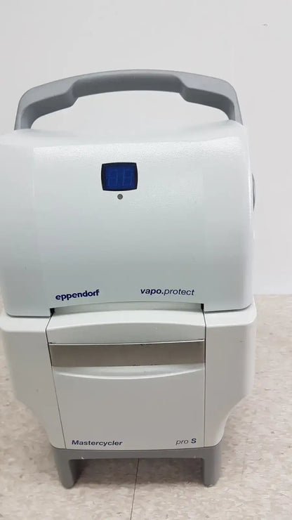 Eppendorf 6325 High-Performance Centrifuge for Lab Sample Separation - Laboratory