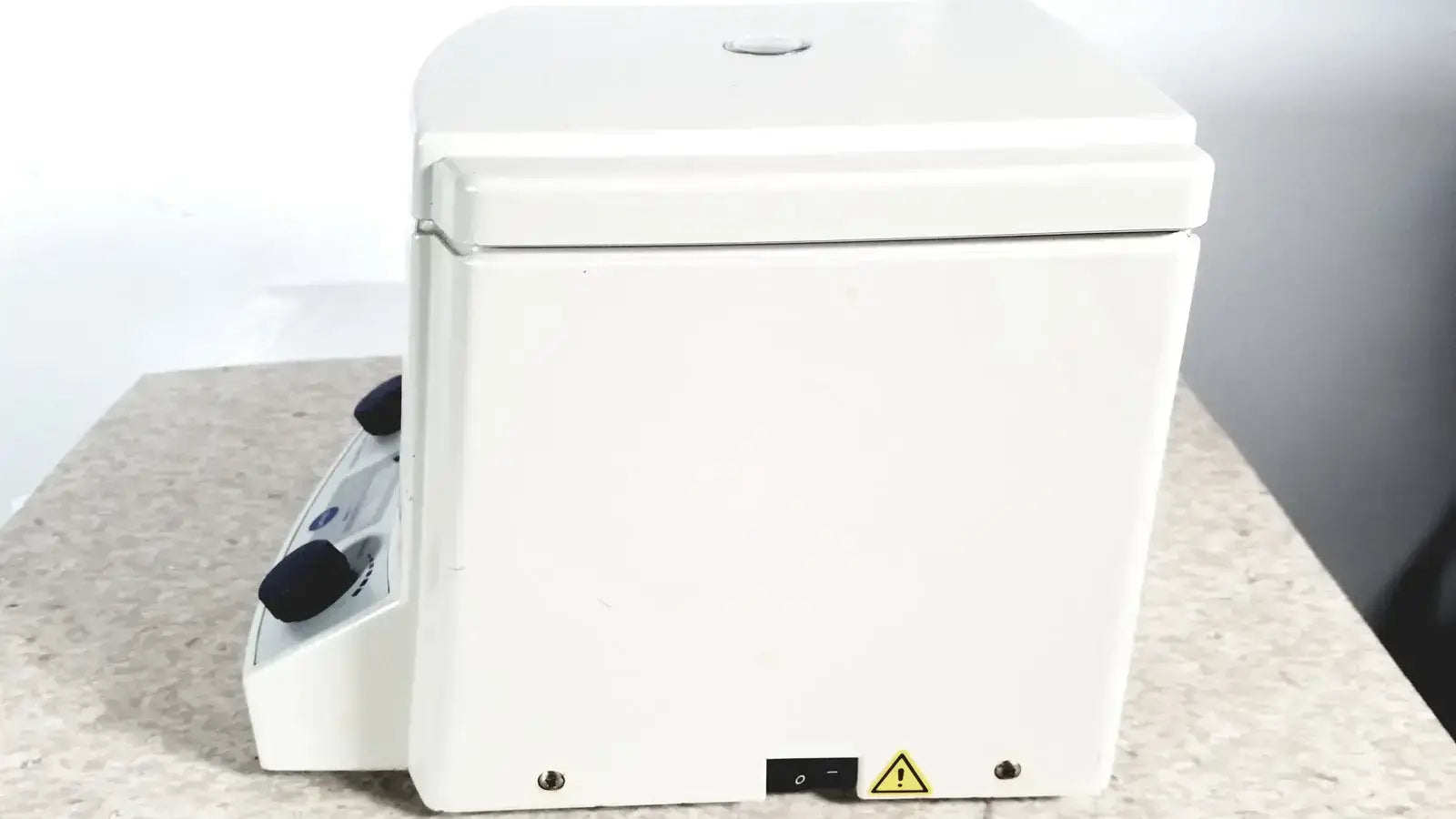 Eppendorf CentriIfuge 5415 D - Laboratory Centrifuge