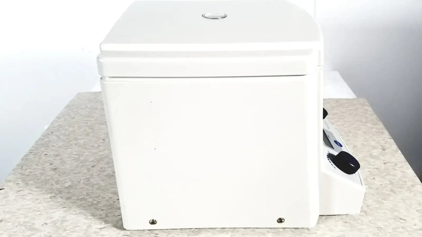 Eppendorf CentriIfuge 5415 D - Laboratory Centrifuge