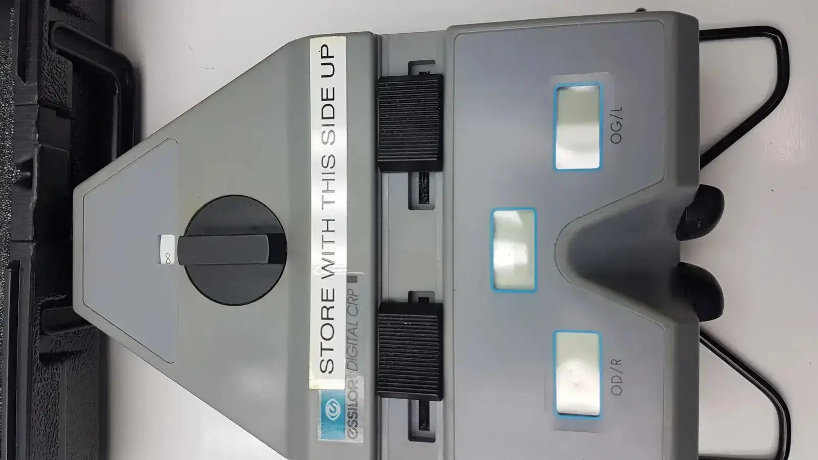 Gray plastic essilor x81701 precision digital crp corneal reflection pupilometer with black knobs and labeled eye panels