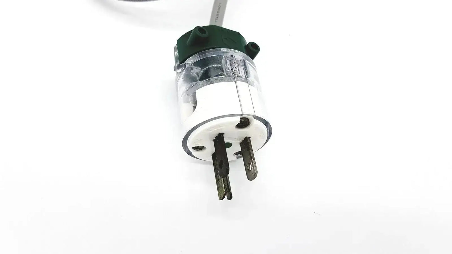 Green and clear plastic electrical plug with three metal prongs on exito exp-005 grey ac power cable for us use