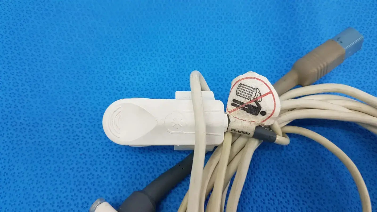 Finger Clip SpO2 Sensor w/ Extension Cable & Multi-Pin Connector – Patient Monit