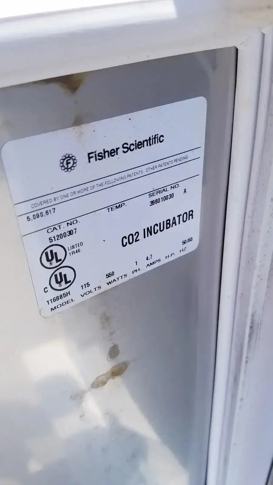 Fisher Scientific co2 incubator 116885H with white label showing model, serial number, and specifications